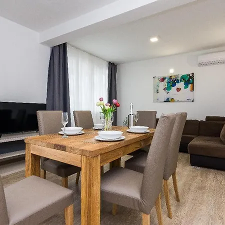 Petar's Dream 3 Apartment
